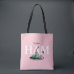 Tote Bag "H pour JAMBON" | Conception de l'alphabet<br><div class="desc">Ce produit à la licence officielle Dr. Seuss présente un thème éducatif de l'alphabet basé sur le livre classique "Les œufs verts au jambon". Le design comporte une illustration centrale du jambon vert iconique avec une fourchette sur un plat, aux côtés d'œufs verts. De grandes lettres blanches épellent "JAMBON", accompagnées...</div>