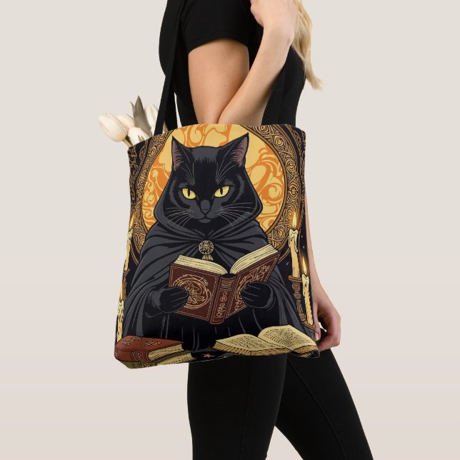 Tote Bag Halloween en couverture cartonnée Un chat lisant d (De près)