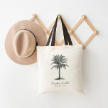 Tote Bag Havana Palm Wedding Favor<br><div class="desc">Les sacs fourre-tout d'accueil chic pour un mariage sur l'île ou les d'accueil mariages sont dotés d'une illustration de palmier de style vintage gravée avec vos noms et votre date mariage en dessous, dans une combinaison d'élégante écriture et de typographie de bloc. Un choix parfait pour l'été, la plage, Hawaii...</div>