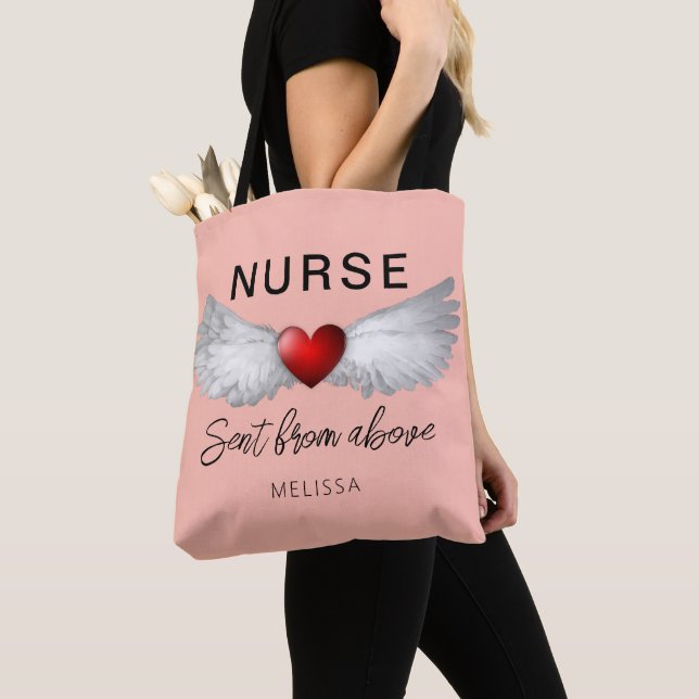 Tote Bag Infirmière envoyée par Angel Wings au-dessus Nom r (De près)