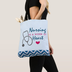 Tote Bag Infirmière est une oeuvre de Heart Saying avec Ste