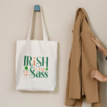 Tote Bag Irish Lass Plein De Sass Drôle St Patrick's Day<br><div class="desc">Irish Lass Plein De Sass Drôle St Patrick's Day. Si vous êtes un Lass Irlandais plein de Sass? Alors ce drôle de design de St. Patrick's Day est parfait pour vous! La seule chose à porter pour célébrer le pays des leprechauns le jour de la Saint Patrick. Vert et orange....</div>