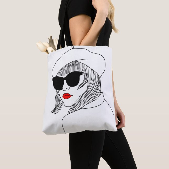 Tote Bag Jeune fille Red Lips lunettes de soleil Casquette  (De près)