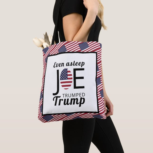 Tote Bag Joe Trumped Trump, drapeau américain (De près)