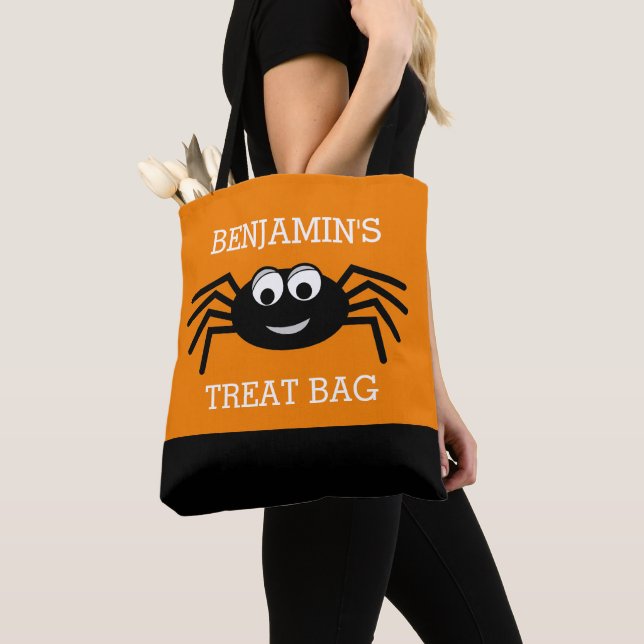 Tote Bag Joyeux Halloween avec le nom mignon Spider Treat (De près)