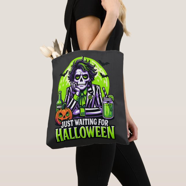 Tote Bag Just Waiting for Halloween – Funny Spooky Season (De près)