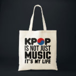 Tote Bag Kpop is My Life Music Slogan Graphics<br><div class="desc">Sac fourre-tout avec la citation "Kpop Is Not Just Music,  It's My Life",  une excellente déclaration qui représente tous les fans Kpop dédiés Disponible dans différentes couleurs et styles.</div>
