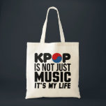 Tote Bag Kpop is My Life Music Slogan Graphics<br><div class="desc">Sac fourre-tout avec la citation "Kpop Is Not Just Music,  It's My Life",  une excellente déclaration qui représente tous les fans Kpop dédiés Disponible dans différentes couleurs et styles.</div>