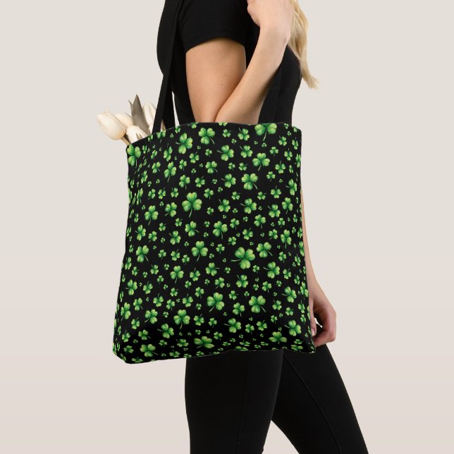 Tote Bag La Saint-Patrick Shamrock aquarelle sur fond noir (De près)