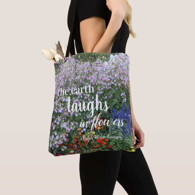 Tote Bag La Terre rit dans les fleurs Citation Florale (De près)