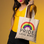 Tote Bag L'amour gagne Rainbow Colors LGBTQ Mois Gay pride<br><div class="desc">Célébrez le Mois de la Fierté et montrez votre soutien à la communauté LGBTQ avec ce sac fourre-tout coloré "PRIDE / LOVE WINS" avec un texte moderne noir et un vibrant arc-en-ciel de ROYGBV.</div>