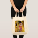Tote Bag Le baiser de Gustav Klimt, Art Nouveau Vintage<br><div class="desc">Le tableau ultime de l'amour, un beau design pour célébrer la Saint Valentin avec! The Kiss (détail) (1907-1908) de Gustav Klimt est un symbole de l'époque victorienne vintage de l'amour d'art et de la peinture romantique mettant en scène un couple romantique dans différentes nuances d'or, motifs et symboles, partageant un...</div>