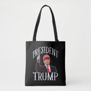 Tote Bag Le président Donald Trump, Casquette rouge, lève