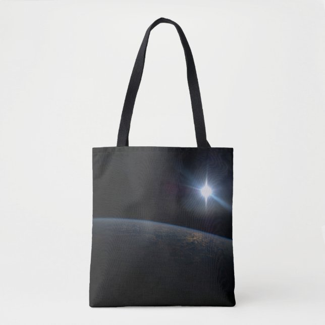 Tote Bag Le Soleil qui s'installe sur l'horizon terrestre. (Devant)