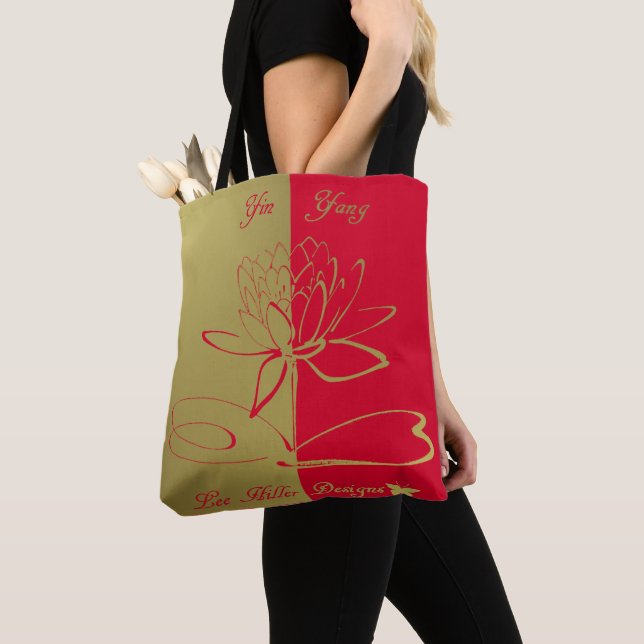 Tote Bag Lee Hiller Conçoit Logo Accents Gold Red (De près)