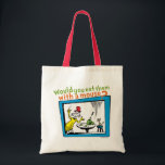 Tote Bag Les mangeriez-vous avec une souris?<br><div class="desc">Ce design sous licence officielle présente un moment mémorable directement issu des pages du livre adoré de Dr. Seuss, Les Œufs verts au jambon. L'illustration montre Sam-I-Am, toujours persistant, faisant un geste vers son fameux plat sur une table, tandis qu'une petite souris attend patiemment à proximité sur un minuscule tabouret....</div>