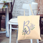 Tote Bag LETTRE Florale Bleu Dusty Mariée personnalisée<br><div class="desc">Sac fourre-tout personnalisé pour la mariée avec une majuscule B, décoré de fleurs d'aquarelle. Le design a un thème bleu poussiéreux et le modèle de nom est configuré pour que vous puissiez le customiser avec votre nom. Parfait pour les week-ends de bachelorette, les répétitions mariages et le grand jour. Des...</div>