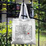 Tote Bag Localisateur d'amour Columbus | Accueil du Mariage<br><div class="desc">Un sac fourre-tout amusant pour un mariage ou toute autre occasion se déroulant dans la belle ville de Columbus, Ohio. Cette fourre-tout dispose d'une carte du centre-ville à l'intérieur d'un coffret encadré en noir. Au sommet se trouve un accueil de bienvenue et le nom de la ville. Sur le côté...</div>
