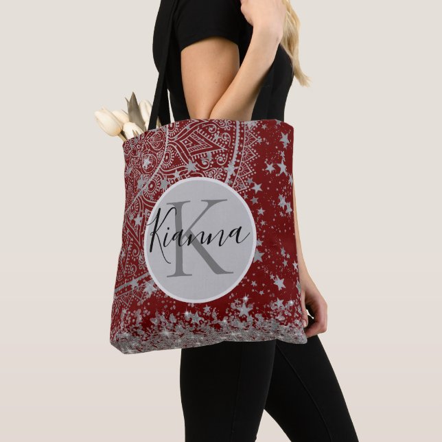 Tote Bag Lotus Mandala avec étoiles d'argent sur rouge Pers (De près)