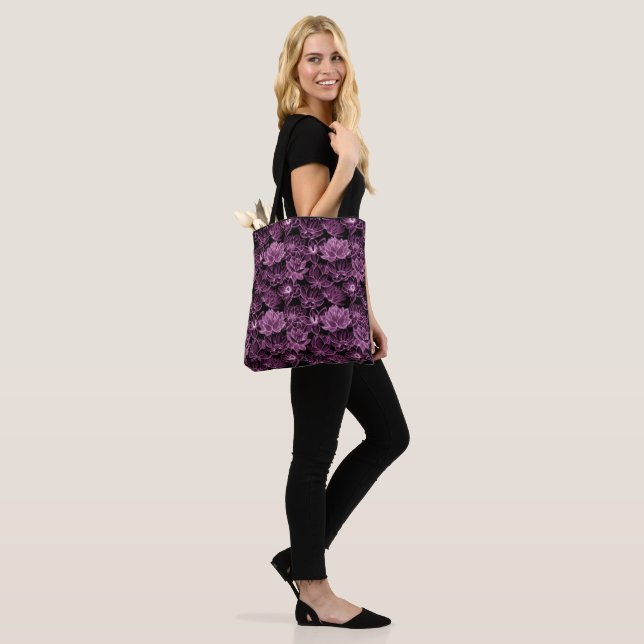 Tote Bag Lotus rouge-violet (Sur le modèle)