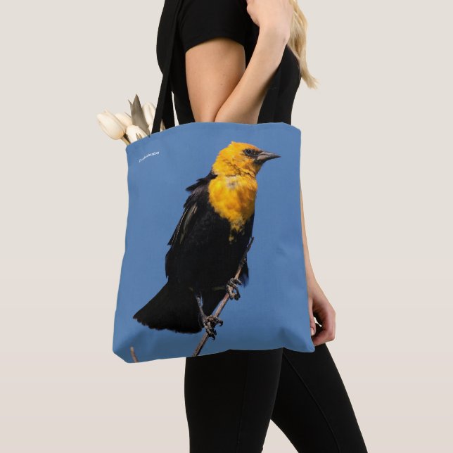 Tote Bag Magnifique oiseau-noir à tête jaune lors d'une jou (De près)