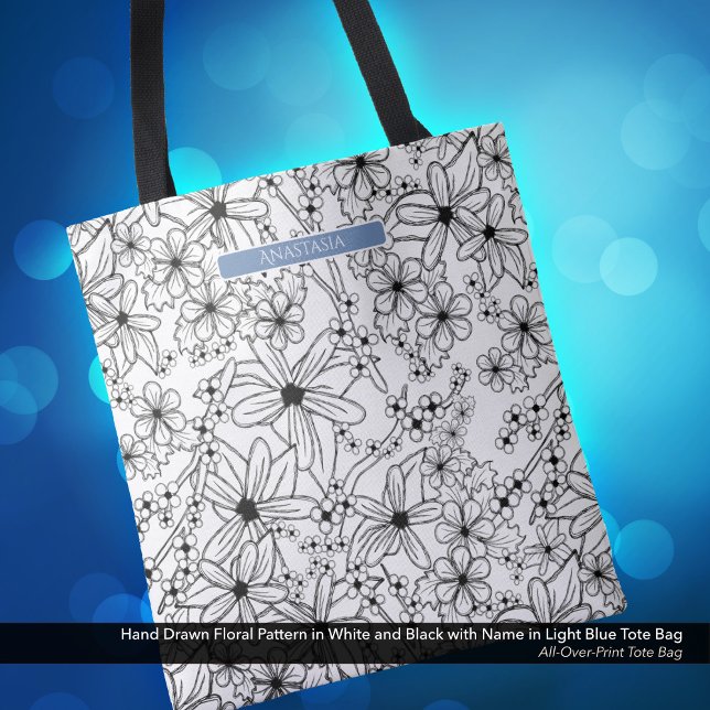 Tote Bag Main dessinée Floral Blanc Noir Motif & Bleu Nom (Tote Bag: Hand Drawn Floral Pattern in Black White, Personalized with Name in Light Blue)