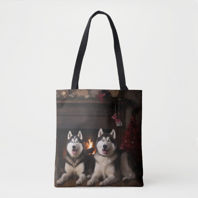 Tote Bag Malamute en Alaska près de la cheminée Noël (Devant)