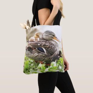 Tote Bag Mallard femelle entouré par des canetons