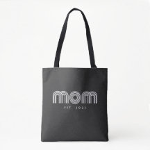 Maman a établi un nouveau cadeau pour maman