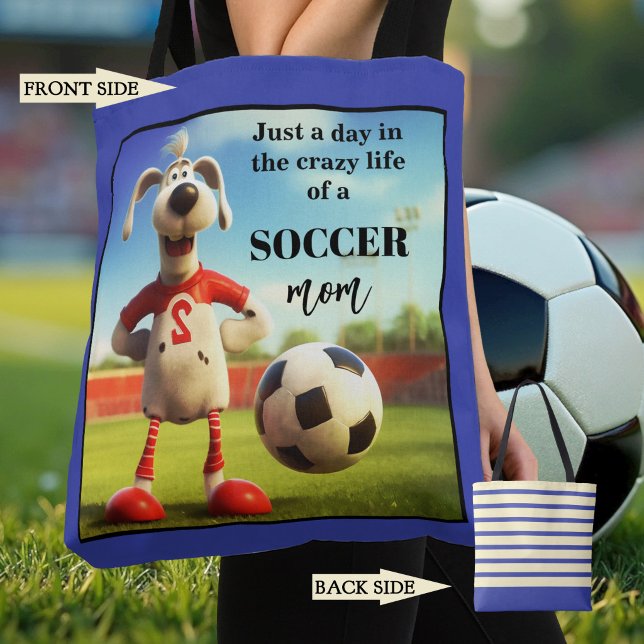 Tote Bag Maman de footballeur drôle (Funny tote bag featuring a dog on a football field. Great for a soccer mom)