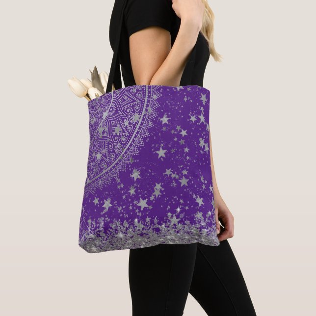 Tote Bag Mandala enchanteur avec étoiles d'argent sur viole (De près)