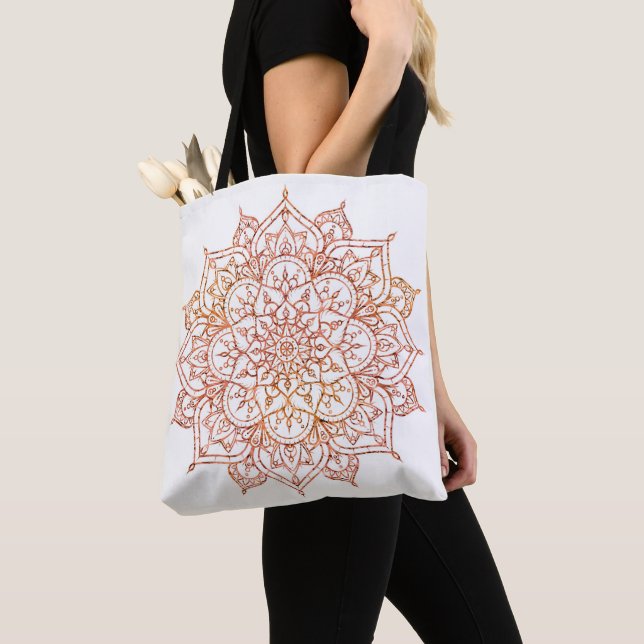 Tote Bag Mandala rose et orange sur fond blanc Glam (De près)