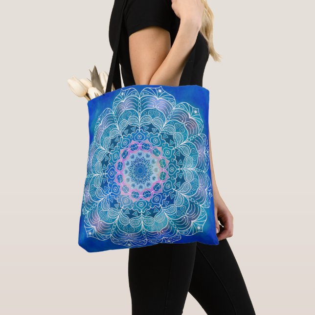 Tote Bag Mandala White Outline bleu Aquarelle - (De près)
