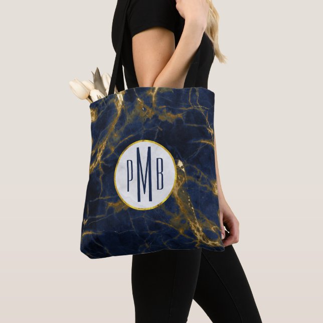 Tote Bag Marbre bleu marine et or Marbre moderne Monogramme (De près)