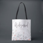 Tote Bag Mariage botanique de Blue Boho | Bridesmaid<br><div class="desc">Ce sac fourre-tout simple et élégant présente des fleurs et des feuilles de couleur boho rose et bleu douce,  ainsi qu'une typographie moderne qui dit "demoiselle d'honneur".</div>