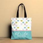 Tote Bag Mariage Bride Diamond Chic Moderne Personnalisé<br><div class="desc">Ce design moderne présente un motif de diamants avec le texte "Mariée (votre nom)" en typographie élégante. Parfait pour les mariages et les parties prenantes. #mariage #fiançailles #mariée #bridetobe #weddinginspiration #weddinginspo #totes #sacs fourre - touts #sacs #accessoires #weddingaccessoires #mode #mode</div>