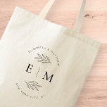 Tote Bag Mariage Élégant Chic Moderne Simple Chic Monogramm<br><div class="desc">Composé de simples lignes droites avec script cursif classique et typographie serif. Ces éléments sont simples,  intemporels et classiques. Il est conçu par White Paper Birch Co. exclusif pour Zazzle. Disponible ici : http://www.zazzle.com/store/whitepaperbirch</div>