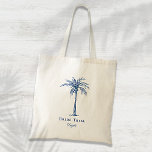 Tote Bag Mariée Tribe Bleu Tropical Palm Tree Personnalisé<br><div class="desc">Ce sac fourre-tout de palmier tropical amusant avec les mots "Tribe de mariée" en bleu (couleur de l'année 2020) est le cadeau de douche de mariée parfait pour une destination de plage tropicale ou mariage extérieur! Personnalisez-le avec le nom de votre servante.</div>