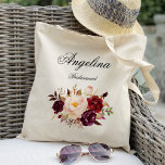Tote Bag Marsala bourgogne floral Demoiselle d'honneur Pers<br><div class="desc">Découvrez plus de 400 styles populaires de sacs fourre-tout de mariage de la collection "Wedding Tote Bags" de notre boutique ! Cliquez sur “Modifier le design” pour personnaliser davantage. Vous pouvez changer la taille de police,  la couleur de police et plus encore !</div>