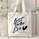 Tote Bag Meilleur Enseignant jamais moderne Script noir Nom<br><div class="desc">Best Teacher Ever Modern Red Script Custom Name Sac fourre-tout présente le texte "Best Teacher Ever" dans une typographie moderne et noir Script et personnalisée avec votre nom personnalisé dans le script de typographie moderne. Parfait pour l'appréciation des enseignants pour Noël, les anniversaires et les fêtes. Conçu par © Evco...</div>