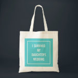 Tote Bag Mère drôle de la citation de jeune mariée en<br><div class="desc">Ce fourre-tout chic et drôle est parfait pour la mère de la jeune mariée qui survit au mariage ! L'Aqua et la conception de blanc indique que "j'ai survécu au mariage de ma fille".</div>