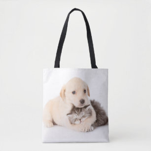 Tote Bag mignon petit chat dort dans les mains du chien