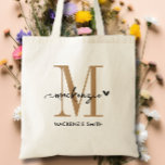 Tote Bag Monogramme d'or noir Nom du script initial Coeur<br><div class="desc">Présentation du Monogramme d'or noir Sac fourre-tout de coeur de nom de script initial, un accessoire chic et élégant parfait pour les mariages, demoiselles d'honneur, ou même la mariée elle-même. Cet élégant fourre-tout présente un superbe jeu de couleurs noir et or qui ajoute une touche de sophistication à toute tenue....</div>