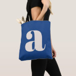 Tote Bag Monogramme Initiale Rétro Gras Bleu Cobalt Moderne<br><div class="desc">Un sac fourre-tout audacieux et contemporain présentant un fond bleu profond avec une lettre minuscule blanche frappante en typographie moderne. Parfait pour une utilisation quotidienne, les courses, le travail ou comme accessoire de déclaration, ce design accrocheur allie minimalisme et esthétique rétro. Idéal pour les amateurs de typographie et ceux qui...</div>