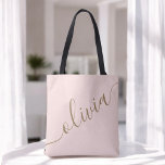 Tote Bag Monogramme moderne minimaliste or rose Élégant<br><div class="desc">Faites sentir l'essentiel de tous les jours avec ce Sac fourre-tout Monogramme minimaliste rose et or. Disposant d'un agencement élégant et moderne avec vos initiales ou votre nom personnalisés, cet élégant fourre-tout allie des tons rose pâle et un accent doré subtil pour une finition élégante et personnalisée. Que vous soyez...</div>