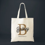 Tote Bag Monogramme moderne Nom Black Gold Script Bridesmai<br><div class="desc">Le Sac fourre-tout moderne Elegant Monogram Name Black Gold Script allie sophistication et fonctionnalité. Ce fourre-tout est doté d'un élégant tissu noir orné d'élégants monogramming de script doré, ce qui le rend à la fois élégant et personnalisé. L'intérieur spacieux est parfait pour l'essentiel quotidien, tandis que les poignées robustes assurent...</div>