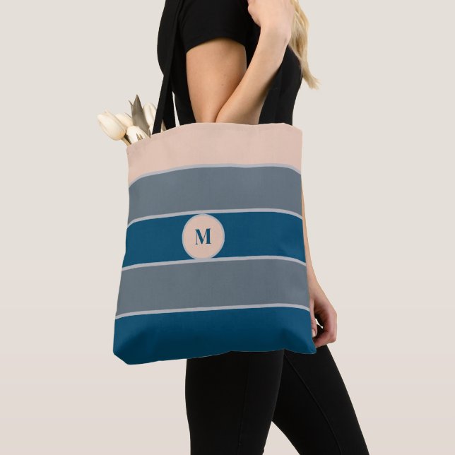 Tote Bag Monogramme Moderne Rayé Bleu Gris Pêche Chic  (De près)