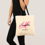 Tote Bag Monogramme noir et rose chaud<br><div class="desc">Un monogramme girly personnalisé avec un script de calligraphie sophistiqué qui s'associe en rose et noir chaud. Créez votre propre joli sac fourre-tout comme cadeau de remerciement pour une demoiselle d'honneur. Customisez les couleurs de police pour correspondre à votre palette de mariages. Il se peut que l'épanouissement fantaisiste qui fait...</div>