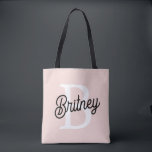 Tote Bag Monogramme Personnalisé Moderne et Nom Rose Pâle<br><div class="desc">Nous vous présentons notre sac fourre-tout rose pastel personnalisé avec monogramme et nom moderne, un accessoire élégant et fonctionnel pour une utilisation quotidienne ou comme cadeau attentionné. Ce sac fourre-tout présente un design contemporain dans une douce teinte rose pastel, personnalisé avec votre monogramme et votre nom pour un touche personnalisée....</div>