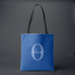 Tote Bag Monogramme personnalisé Nom du script Bleu Blanc<br><div class="desc">Ce monogramme élégant et design de nom de script peut être offert en cadeau pour un anniversaire, mariage, douche nuptiale, anniversaire, fête des mères ou toute occasion. Il peut être personnalisé avec l'initiale et le nom de la personne. Vous pouvez modifier la police, la couleur de police, la taille de...</div>